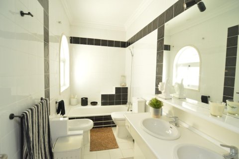 4 bedrooms Villa in Hai Bac, Vietnam No. 84898 25