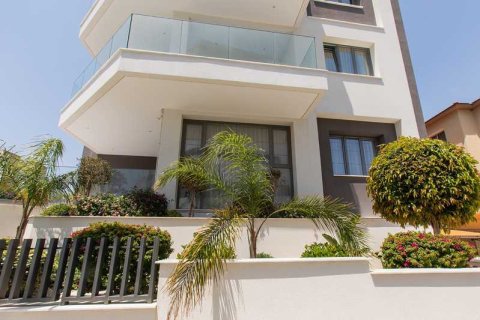 3 bedrooms Penthouse in Limassol, Cyprus No. 34174 1