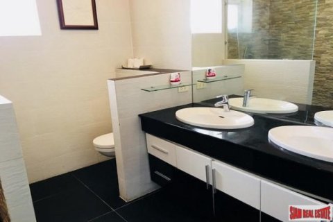 3 bedrooms House in Pattaya, Thailand No. 96482 4