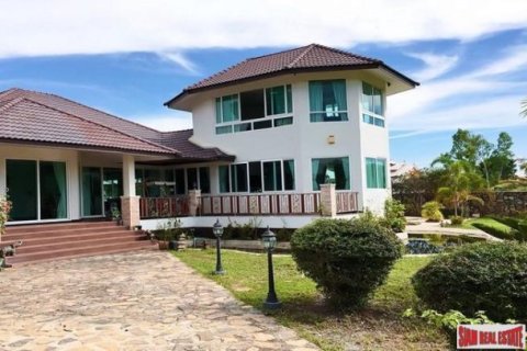 3 bedrooms House in Pattaya, Thailand No. 96482 9