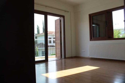 Дом с 6 спальнями в Строволос, Кипр №102001 12