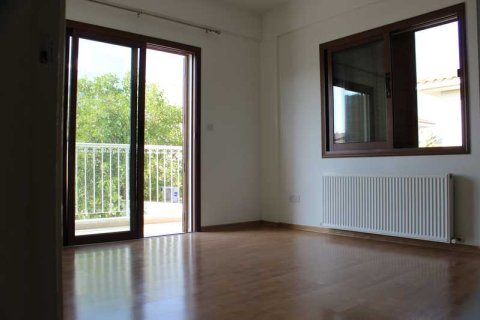 Дом с 6 спальнями в Строволос, Кипр №102001 13