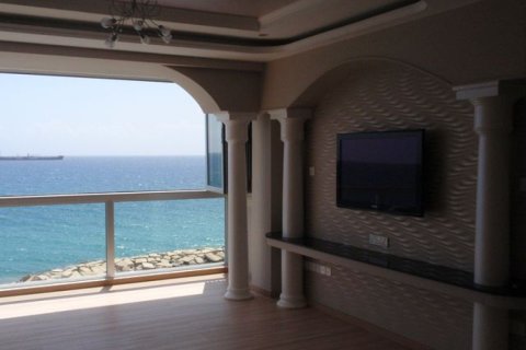 3 bedrooms Apartment in Limassol, Cyprus No. 105654 9