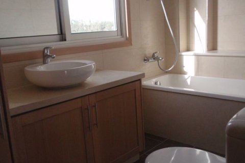 3 bedrooms Apartment in Limassol, Cyprus No. 105654 6