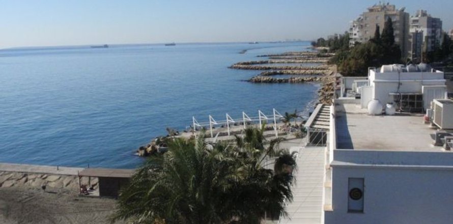 3 bedrooms Apartment in Limassol, Cyprus No. 105654