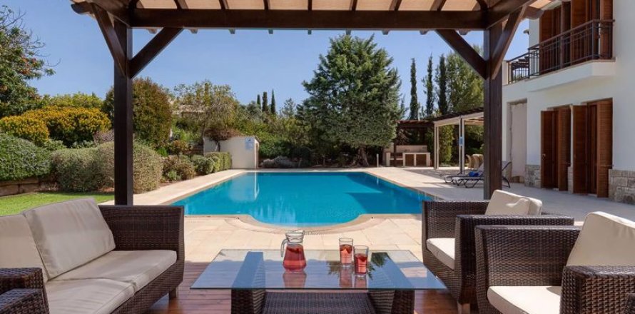 5 bedrooms Villa in Paphos, Cyprus No. 81929