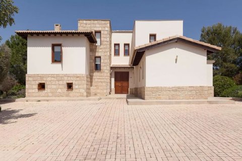 5 bedrooms Villa in Paphos, Cyprus No. 81929 5