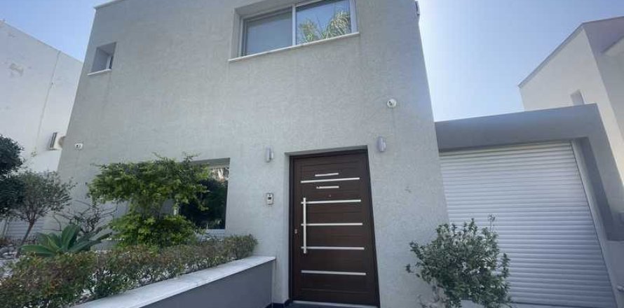 3 bedrooms House in Agios Athanasios, Cyprus No. 30995