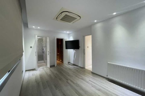 3 bedrooms House in Agios Athanasios, Cyprus No. 30995 8