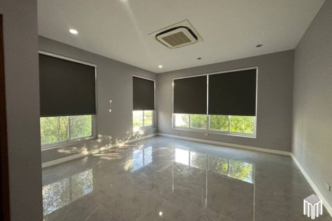 4 bedrooms House in Chiang Mai, Thailand No. 97939 6