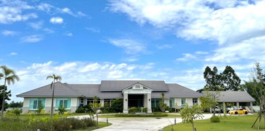 4 bedrooms House in Chiang Mai, Thailand No. 97939