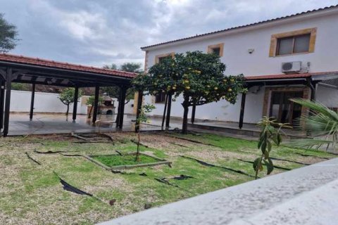 5 bedrooms House in Oroklini, Cyprus No. 80720 1