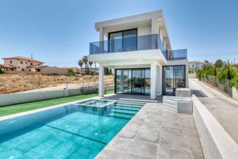 4 bedrooms House in Aradippou, Cyprus No. 78363 1