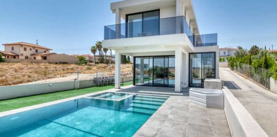 4 bedrooms House in Aradippou, Cyprus No. 78363