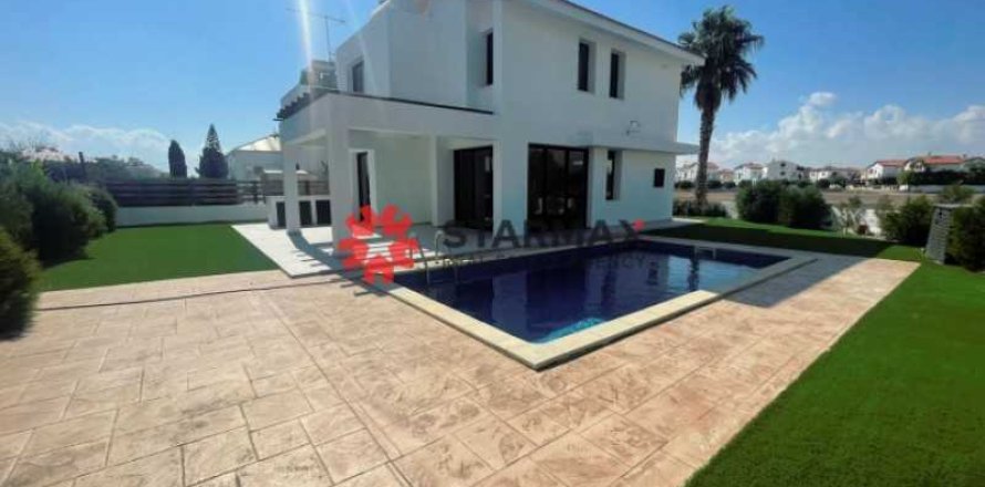 4 bedrooms House in Pyla, Cyprus No. 82439