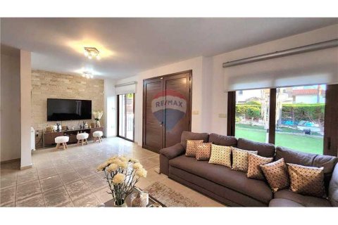 5 bedrooms Villa in Limassol, Cyprus No. 65332 1