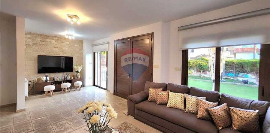 5 bedrooms Villa in Limassol, Cyprus No. 65332