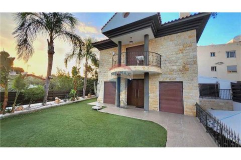 5 bedrooms Villa in Limassol, Cyprus No. 65332 9