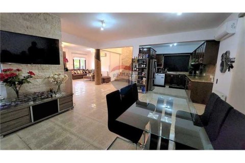 5 bedrooms Villa in Limassol, Cyprus No. 65332 4