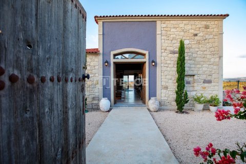 7 bedrooms Villa in Bich Dong, Vietnam No. 75790 18