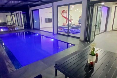 3 bedrooms House in Enkomi, Cyprus No. 72154 1