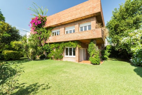 9 bedrooms Villa in Barcelona, Spain No. 110705