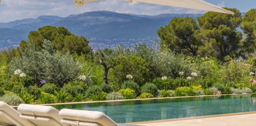 Вилла с 6 спальнями в Мужен, Франция №81635