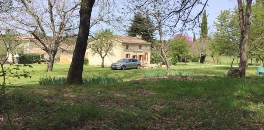 2 bedrooms House in Dordogne, France No. 69449