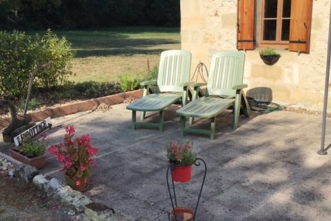 2 bedrooms House in Dordogne, France No. 69449 4