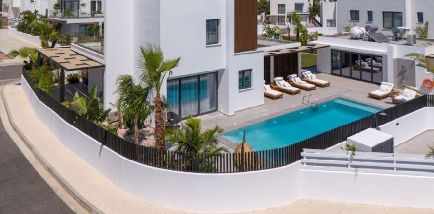 3 bedrooms Villa in Pernera, Cyprus No. 36650