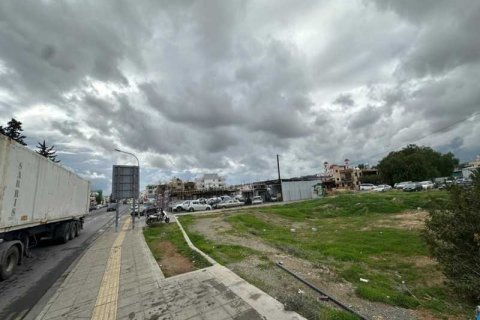 Commercial property in Kato Polemidia, Cyprus No. 104305 2