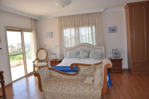 6 bedrooms Villa in Limassol, Cyprus No. 105748 2