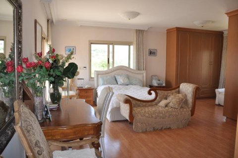 6 bedrooms Villa in Limassol, Cyprus No. 105748 12