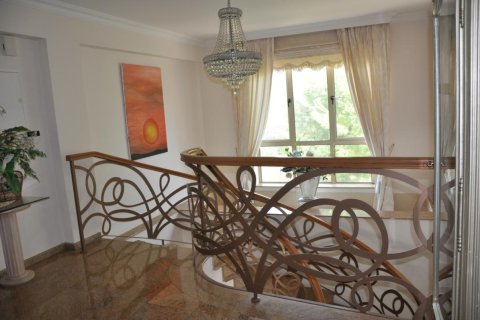 6 bedrooms Villa in Limassol, Cyprus No. 105748 11