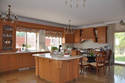 6 bedrooms Villa in Limassol, Cyprus No. 105748 8