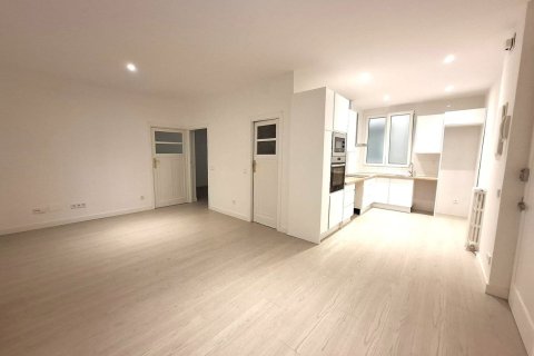 2 bedrooms Apartment in Madrid, Spain No. 126224 1