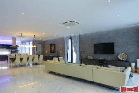 8 bedrooms Villa in Pattaya, Thailand No. 96573 10