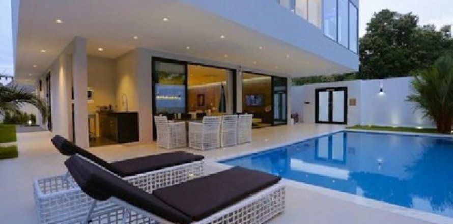 8 bedrooms Villa in Pattaya, Thailand No. 96573