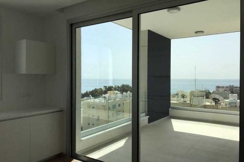 2 bedrooms Apartment in Agios Tychonas, Cyprus No. 32817 9