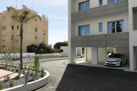 2 bedrooms Apartment in Agios Tychonas, Cyprus No. 32817 4