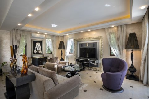 5 bedrooms Villa in Paphos, Cyprus No. 106953 7