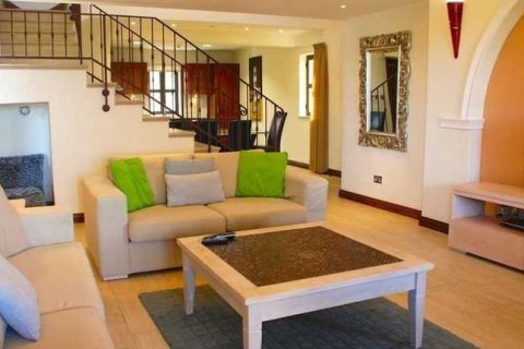 3 bedrooms House in Paphos, Cyprus No. 29603 7