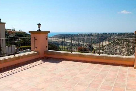 3 bedrooms House in Paphos, Cyprus No. 29603 8