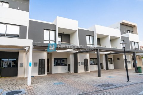 3 bedrooms Townhouse in Abu Dhabi, UAE No. 120631