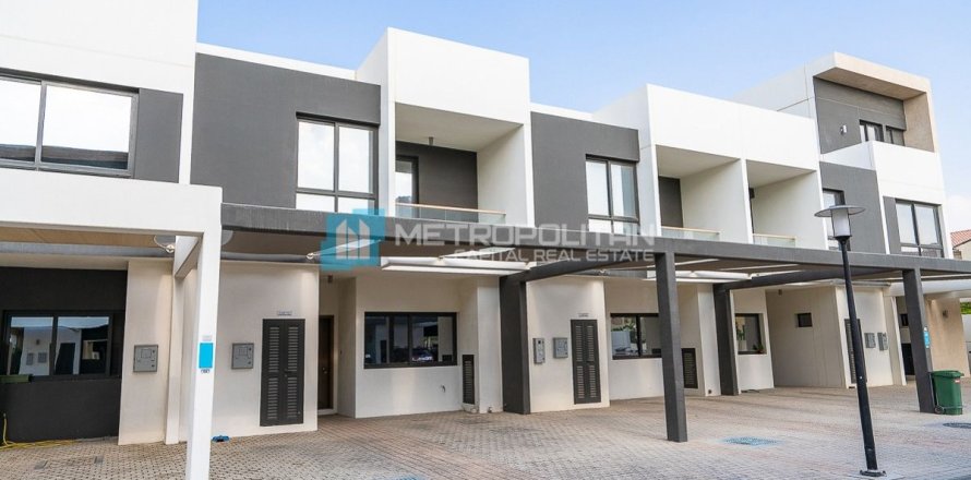 3 bedrooms Townhouse in Binh Duong, Vietnam No. 120631