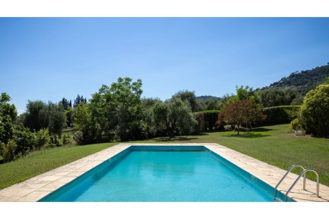 6 bedrooms Villa in Grasse, France No. 68744 2