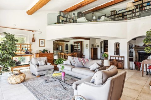 6 bedrooms Villa in Grasse, France No. 68744 3