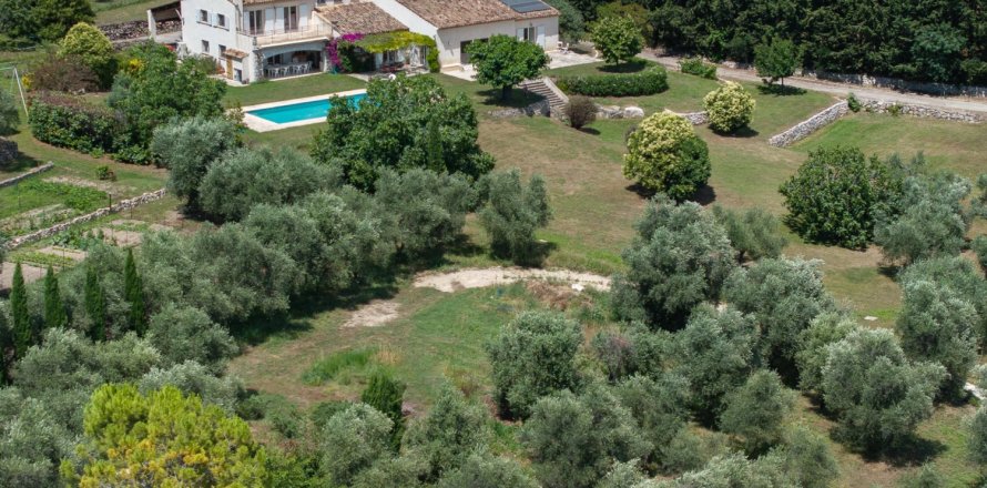 6 bedrooms Villa in Grasse, France No. 68744