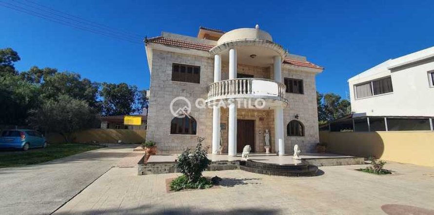 4 bedrooms Villa in Limassol, Cyprus No. 82042