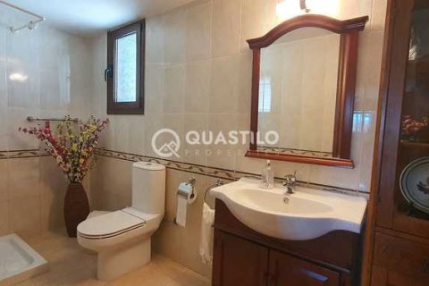 4 bedrooms Villa in Limassol, Cyprus No. 82042 13